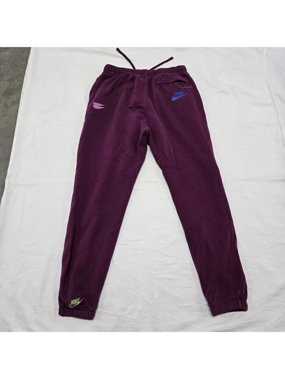 EUC Men's MEDIUM Nike Sportswear Fleece Jogger Pants Sangria Purple DM6871-610